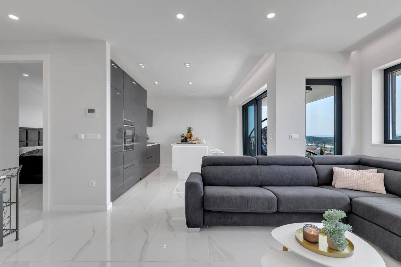 Luxury Seaview Apartment Dzenan Makarska Bagian luar foto